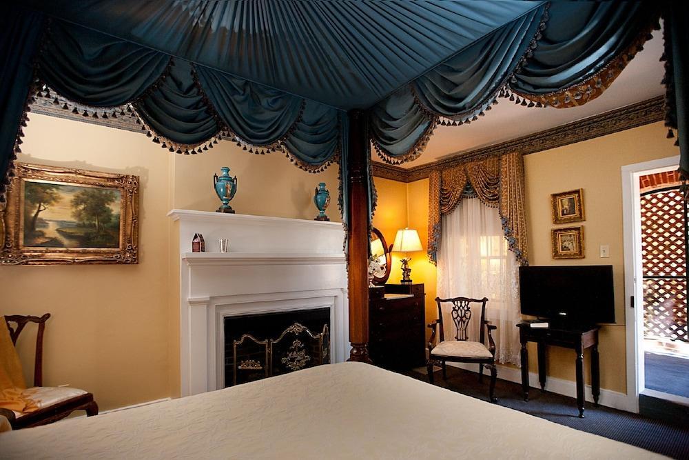 Monmouth Historic Inn Натчес Екстериор снимка