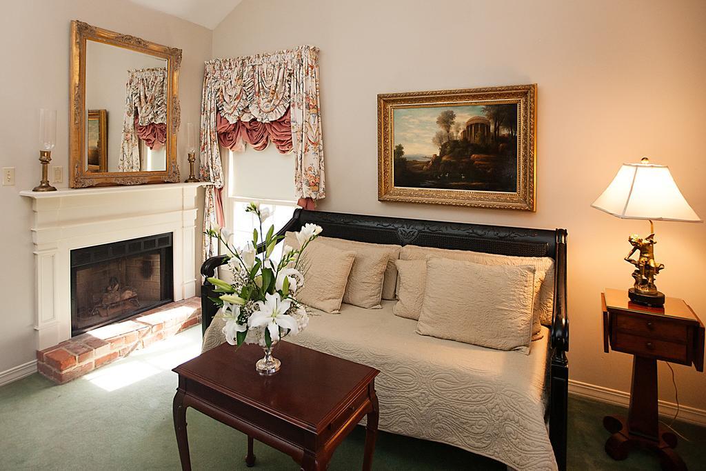 Monmouth Historic Inn Натчес Стая снимка