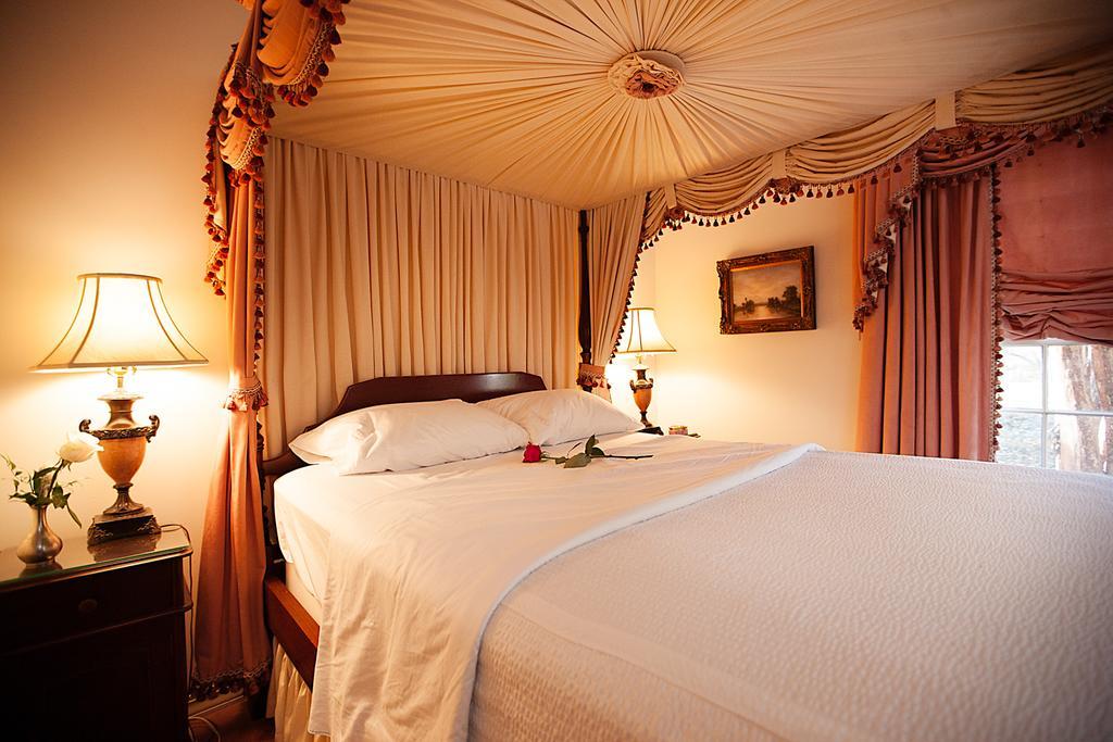 Monmouth Historic Inn Натчес Стая снимка