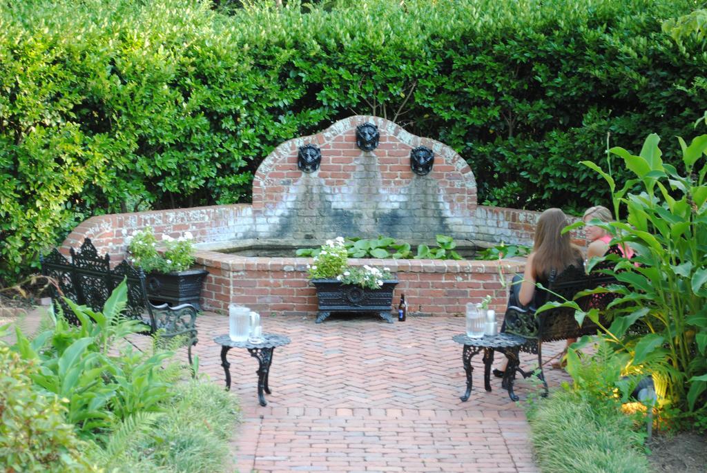 Monmouth Historic Inn Натчес Екстериор снимка