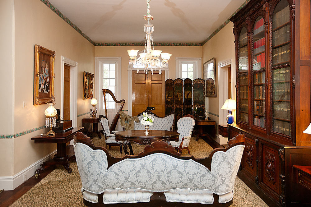 Monmouth Historic Inn Натчес Екстериор снимка