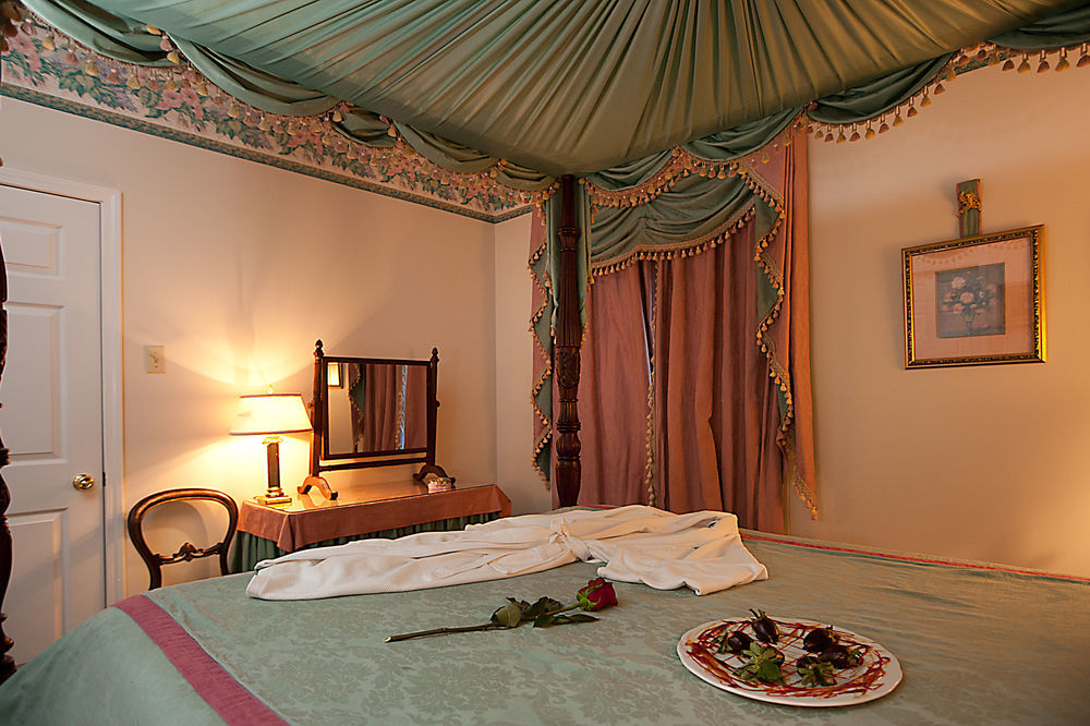 Monmouth Historic Inn Натчес Екстериор снимка
