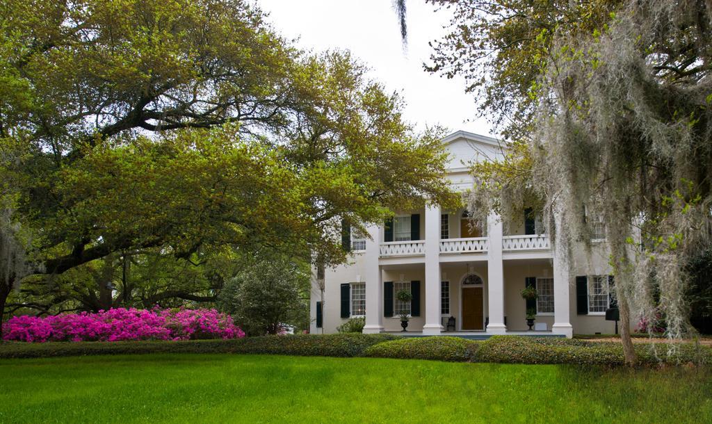 Monmouth Historic Inn Натчес Екстериор снимка