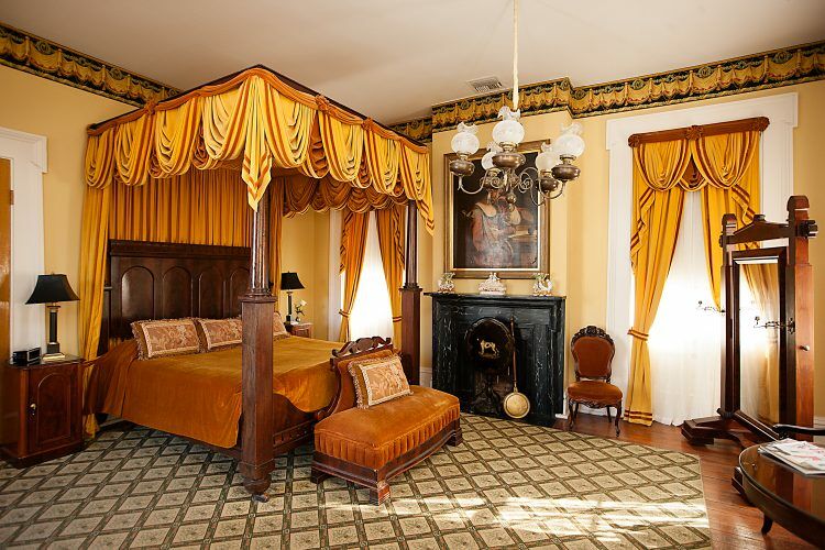Monmouth Historic Inn Натчес Екстериор снимка
