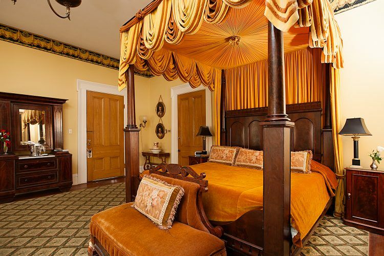 Monmouth Historic Inn Натчес Екстериор снимка