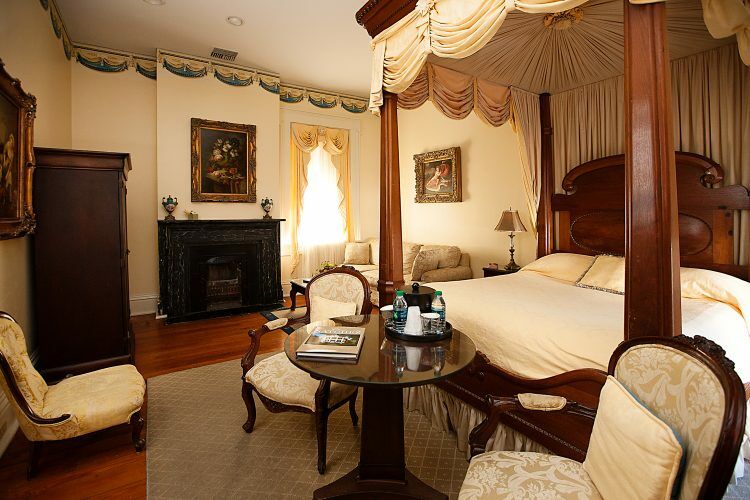 Monmouth Historic Inn Натчес Екстериор снимка